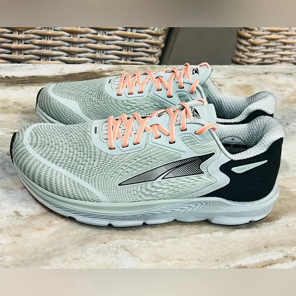Women’s ALTRA Torin 5 Sneakers- Gray/Coral. Size 8 - Picture 4 of 8